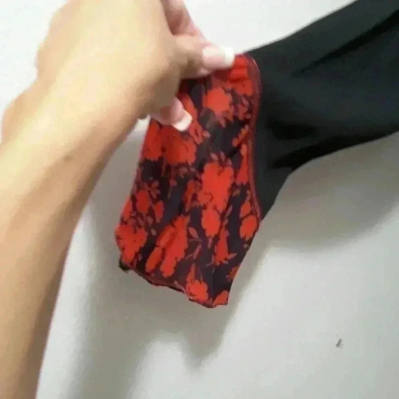 Tommy N LouLou Open Sheer Black & Red Jacket/cover up - Picture 4 of 9